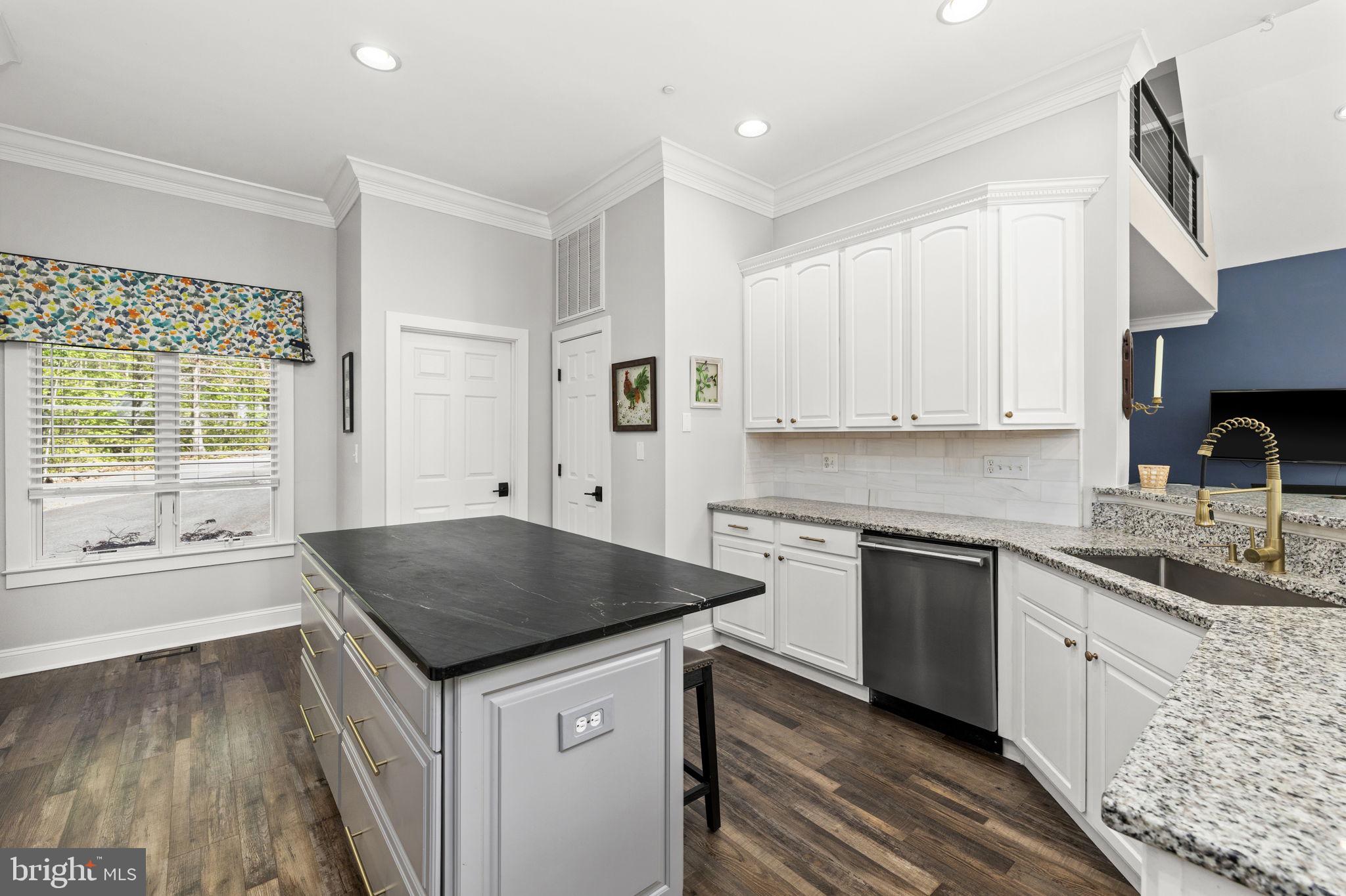 LAKESHORE WOODS - Residential