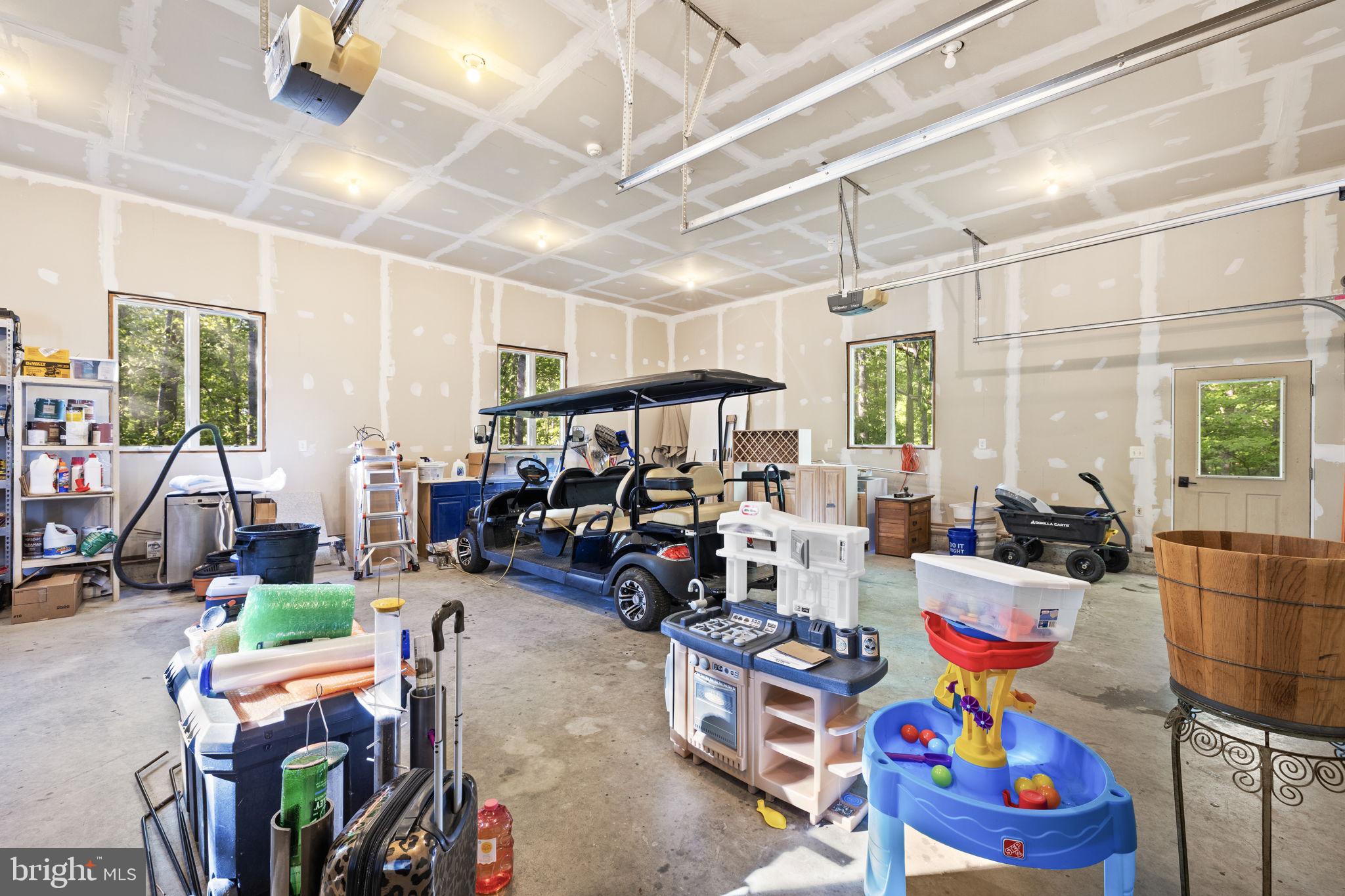 LAKESHORE WOODS - Residential