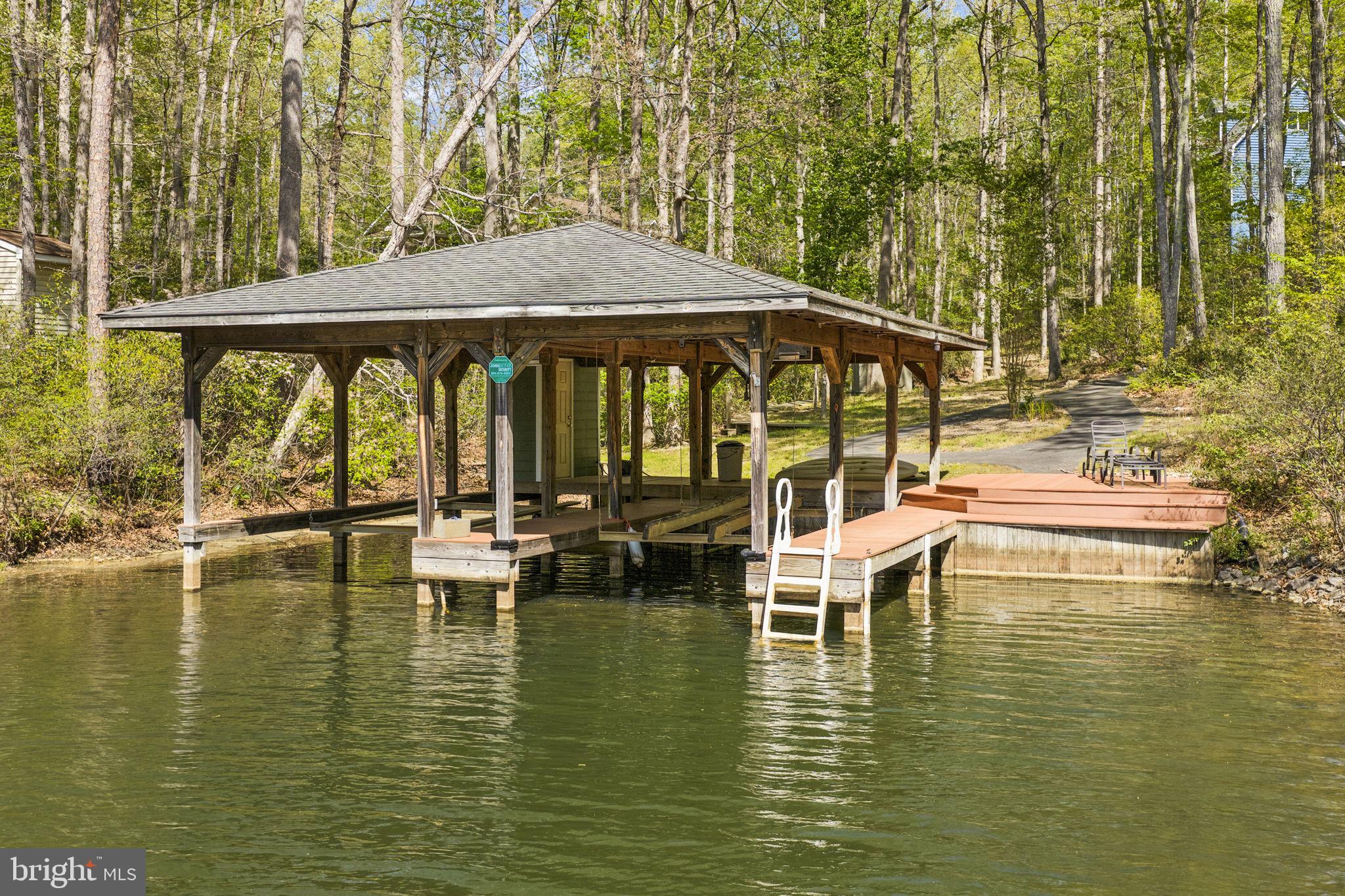 LAKESHORE WOODS - Residential