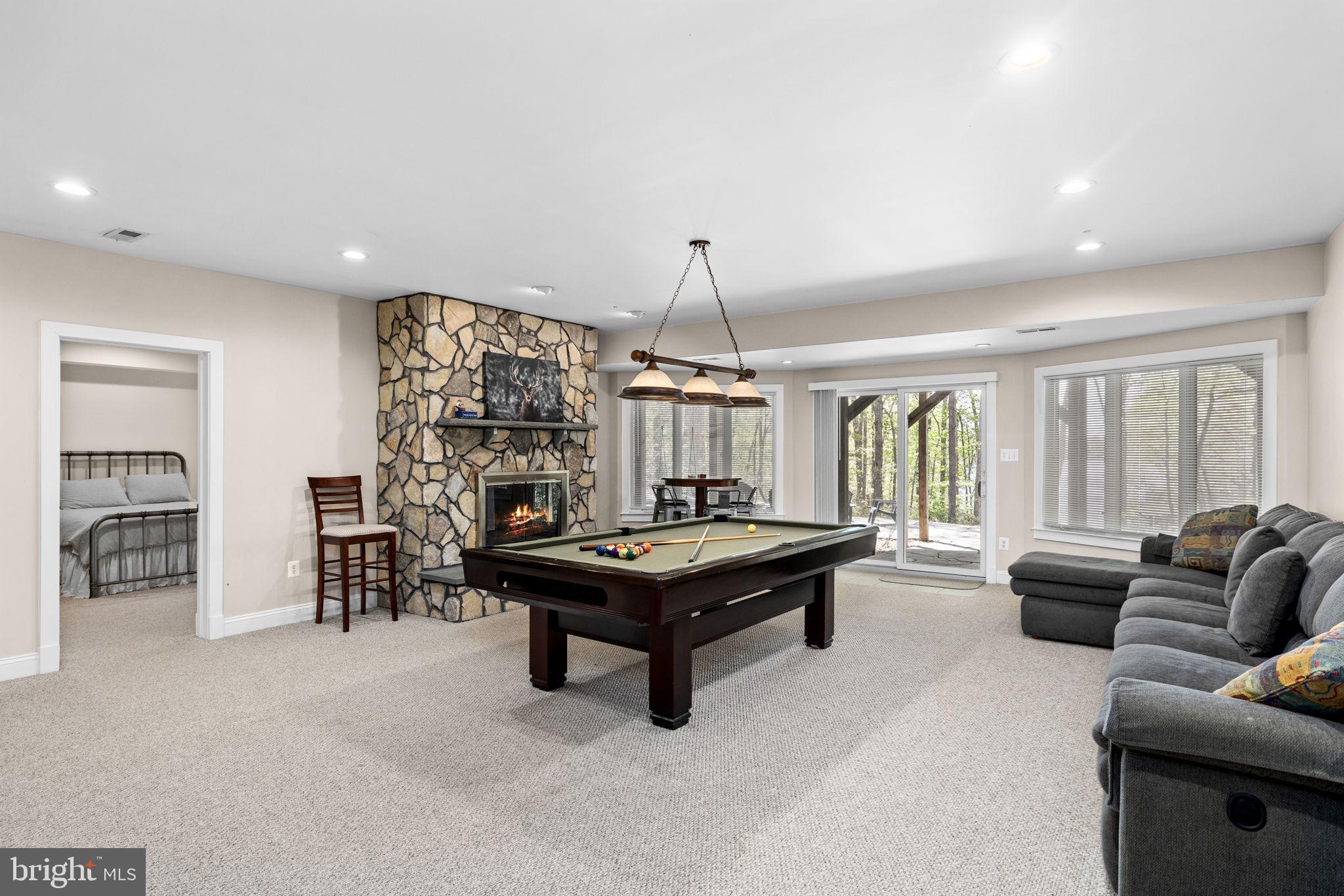 LAKESHORE WOODS - Residential