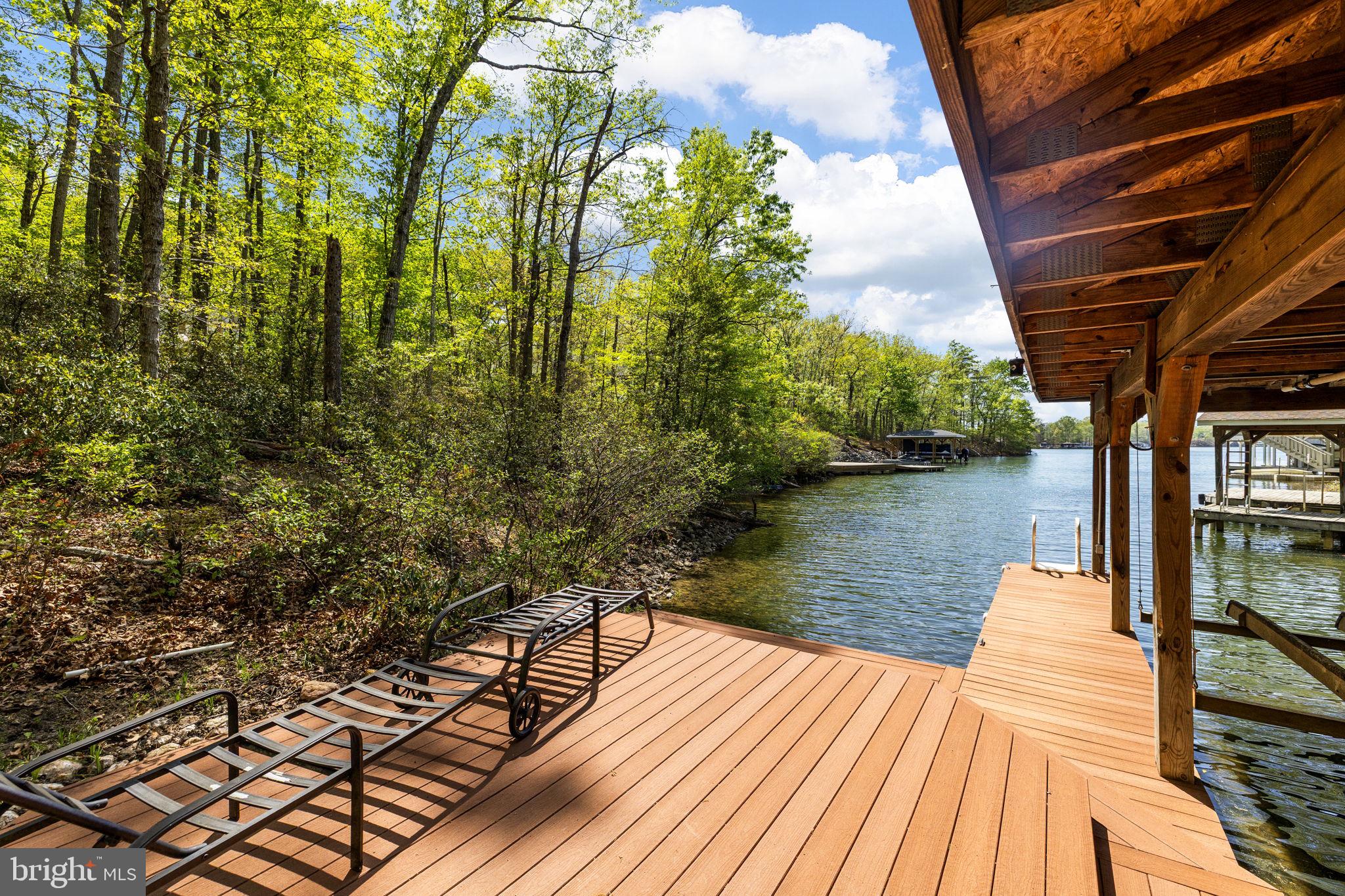 LAKESHORE WOODS - Residential