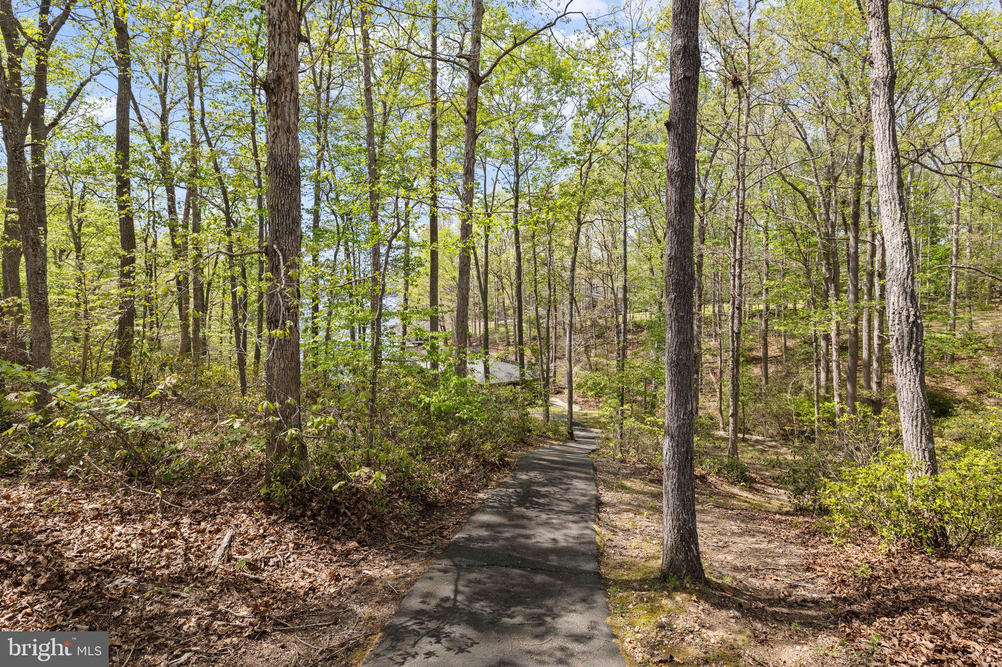 LAKESHORE WOODS - Residential