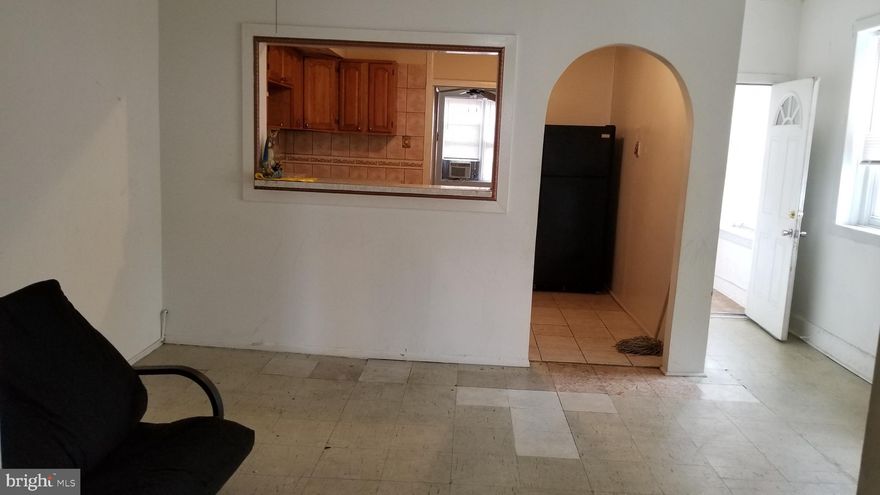 a large apartment in the 2nd floor , corner of Front st & Tioga St , 2nd floor with separated entrance door from behind  property , 3 beds , 1 kitchen ,1 bathroom , One half bathroom , 1 Livingroom , a big apartment , the tenant will pay $100.00 per month for water , good to live , metal fence before entrance door ,There is a SEPTA bus stop for the Route 3 Bus at or near Berks Station
