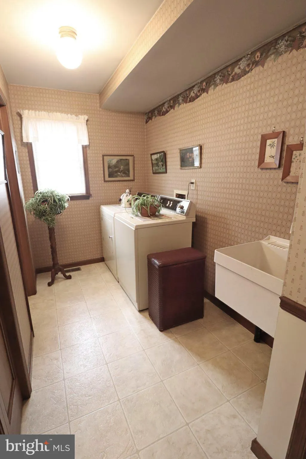 Lititz, Pennsylvania 17543, United States, 4 Bedrooms Bedrooms, ,2 BathroomsBathrooms,Residential,Pending,5152