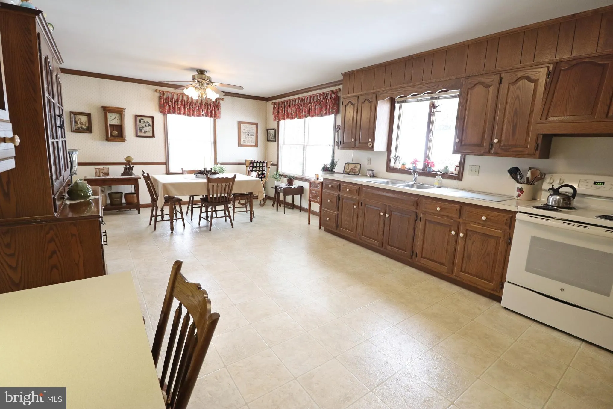 Lititz, Pennsylvania 17543, United States, 4 Bedrooms Bedrooms, ,2 BathroomsBathrooms,Residential,Pending,5152