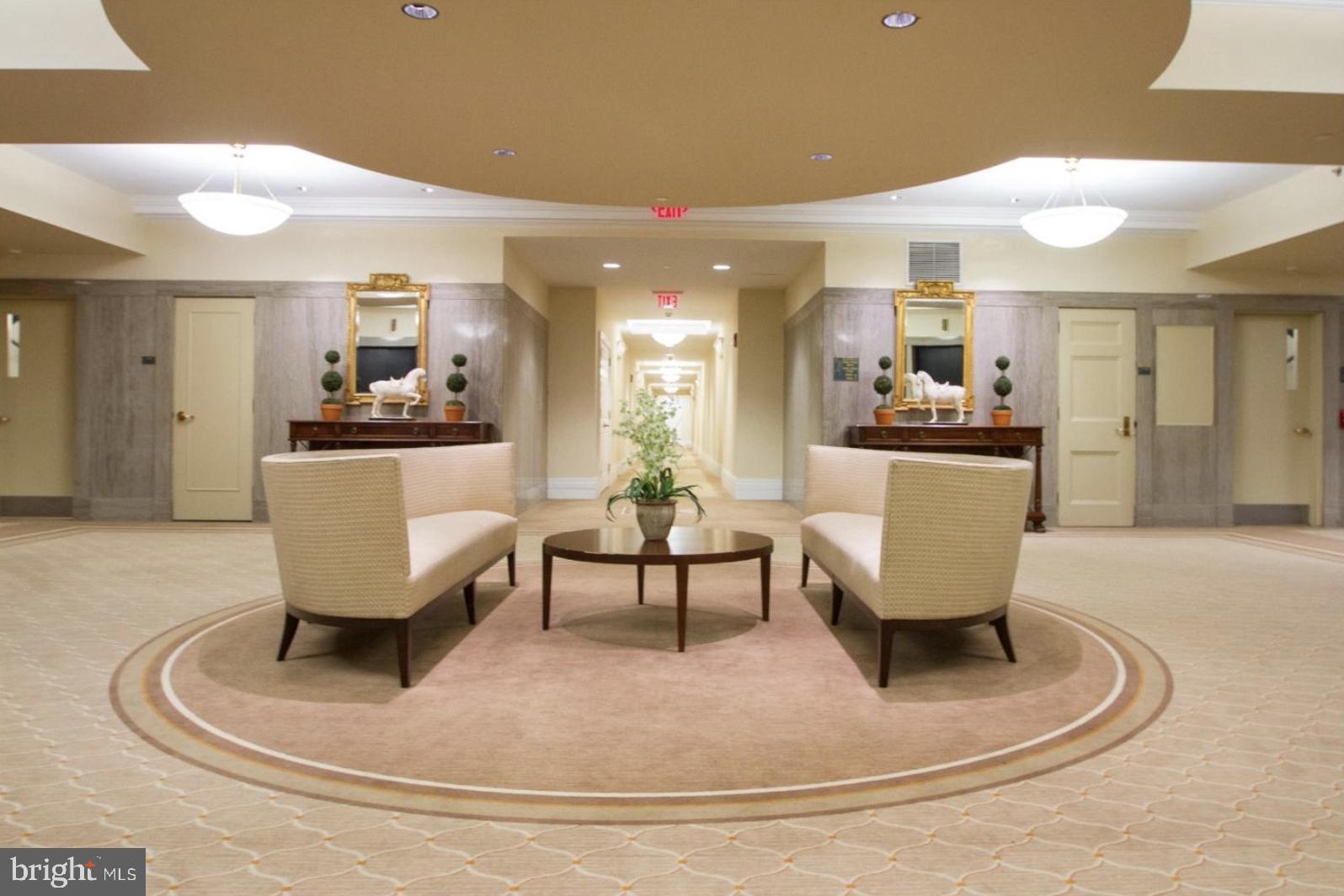 LOGAN SQUARE - Residential