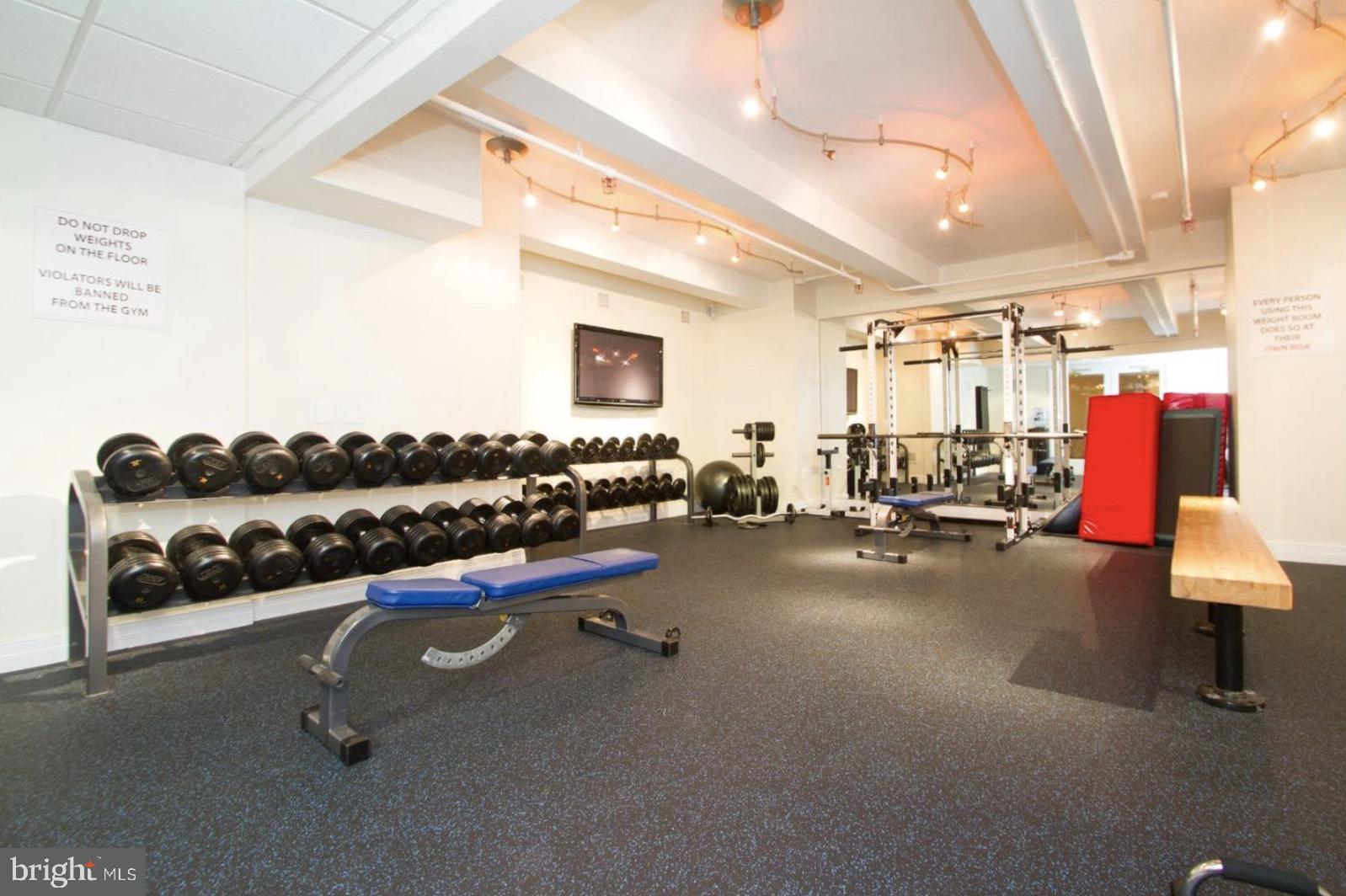 LOGAN SQUARE - Residential