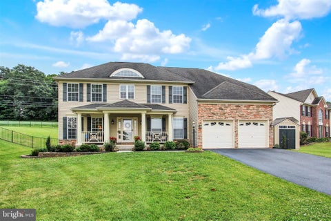 Photo of 805 Clydesdale Drive, YORK, PA 17402 (MLS # PAYK2105288)