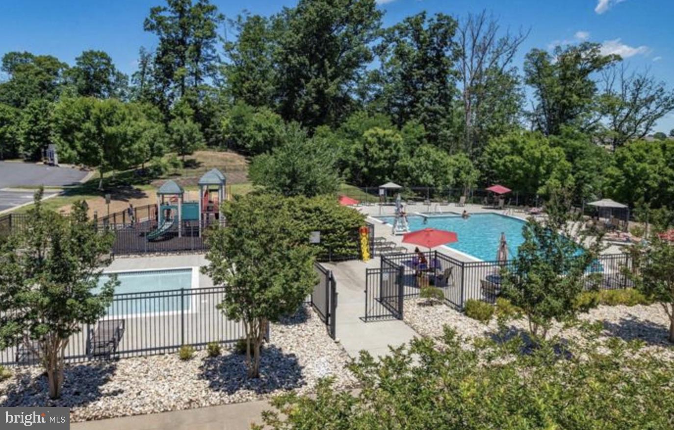 POTOMAC CLUB CONDOMINIUMS - Residential