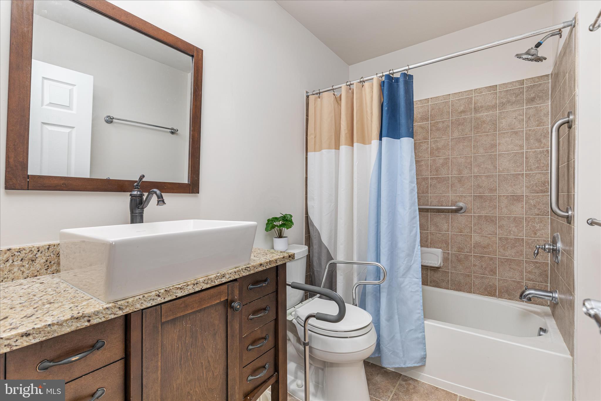 POTOMAC CLUB CONDOMINIUMS - Residential