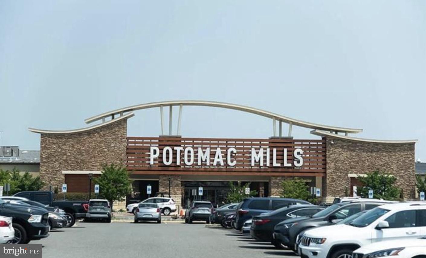 POTOMAC CLUB CONDOMINIUMS - Residential