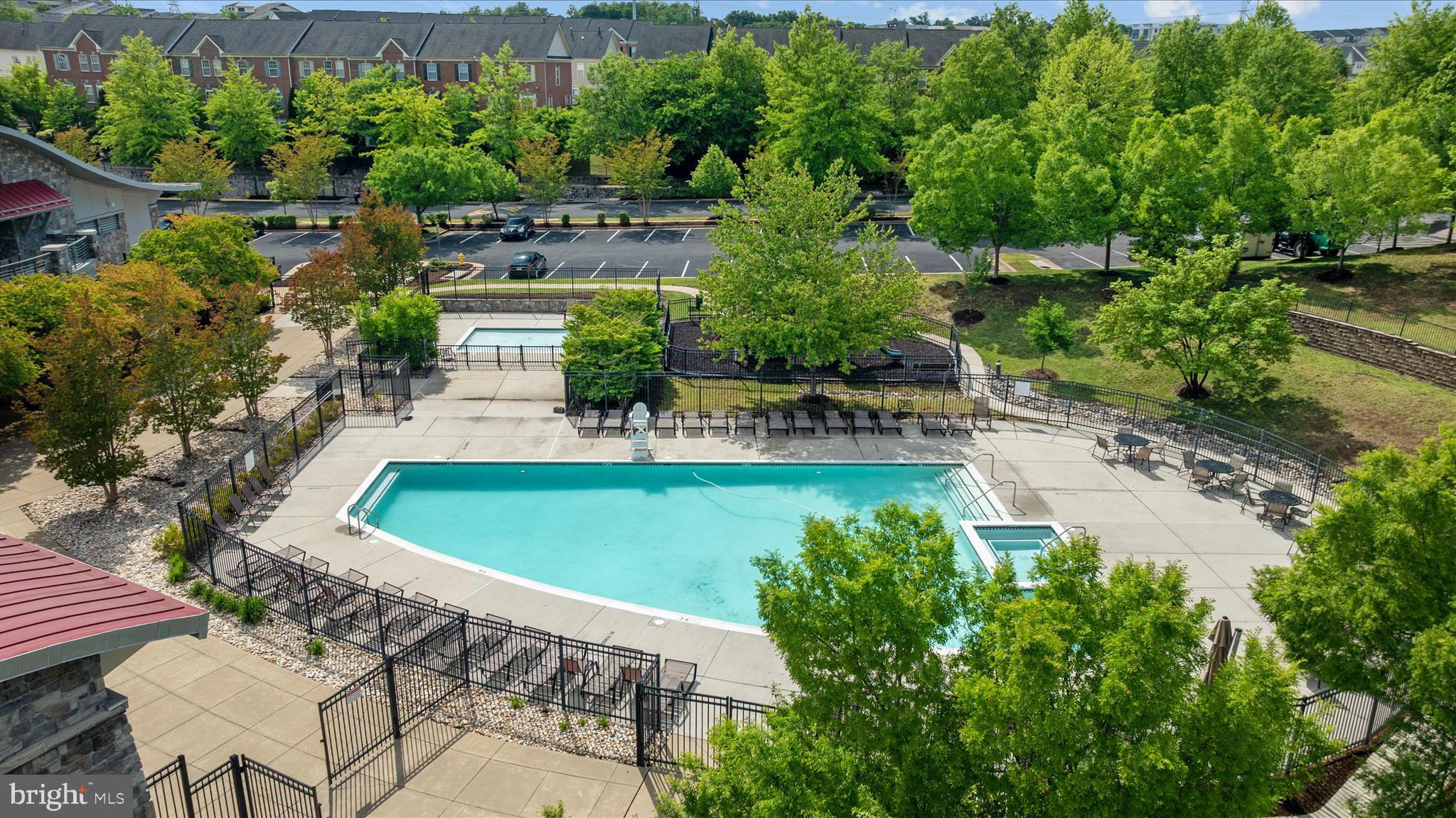 POTOMAC CLUB CONDOMINIUMS - Residential