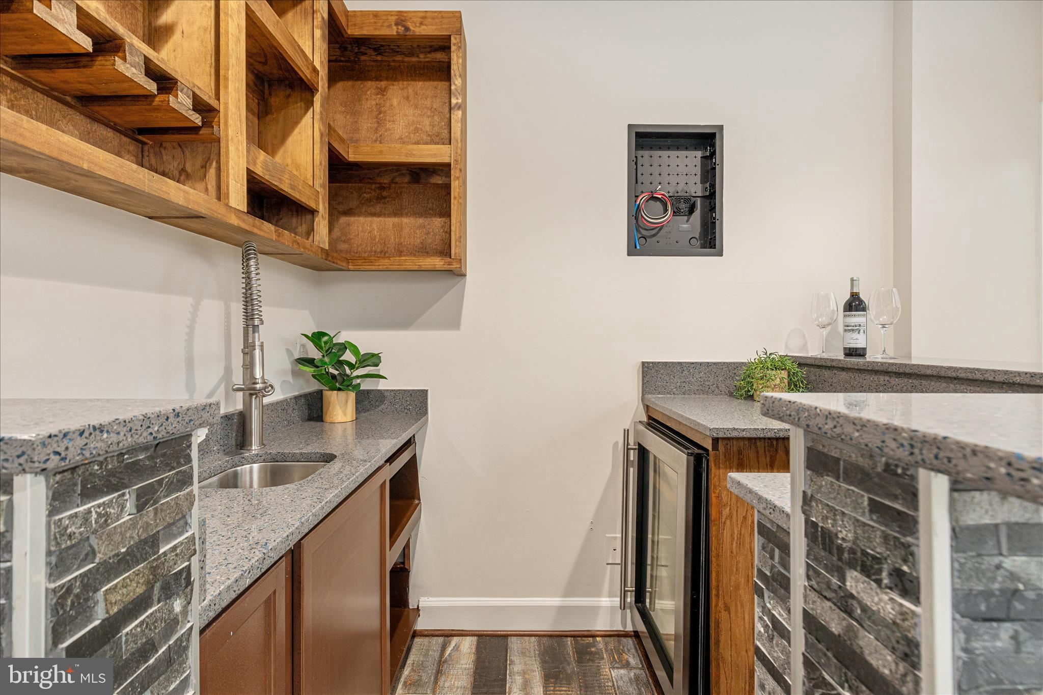POTOMAC CLUB CONDOMINIUMS - Residential