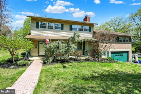 305 LYNOAK AVENUE READING PA 19607