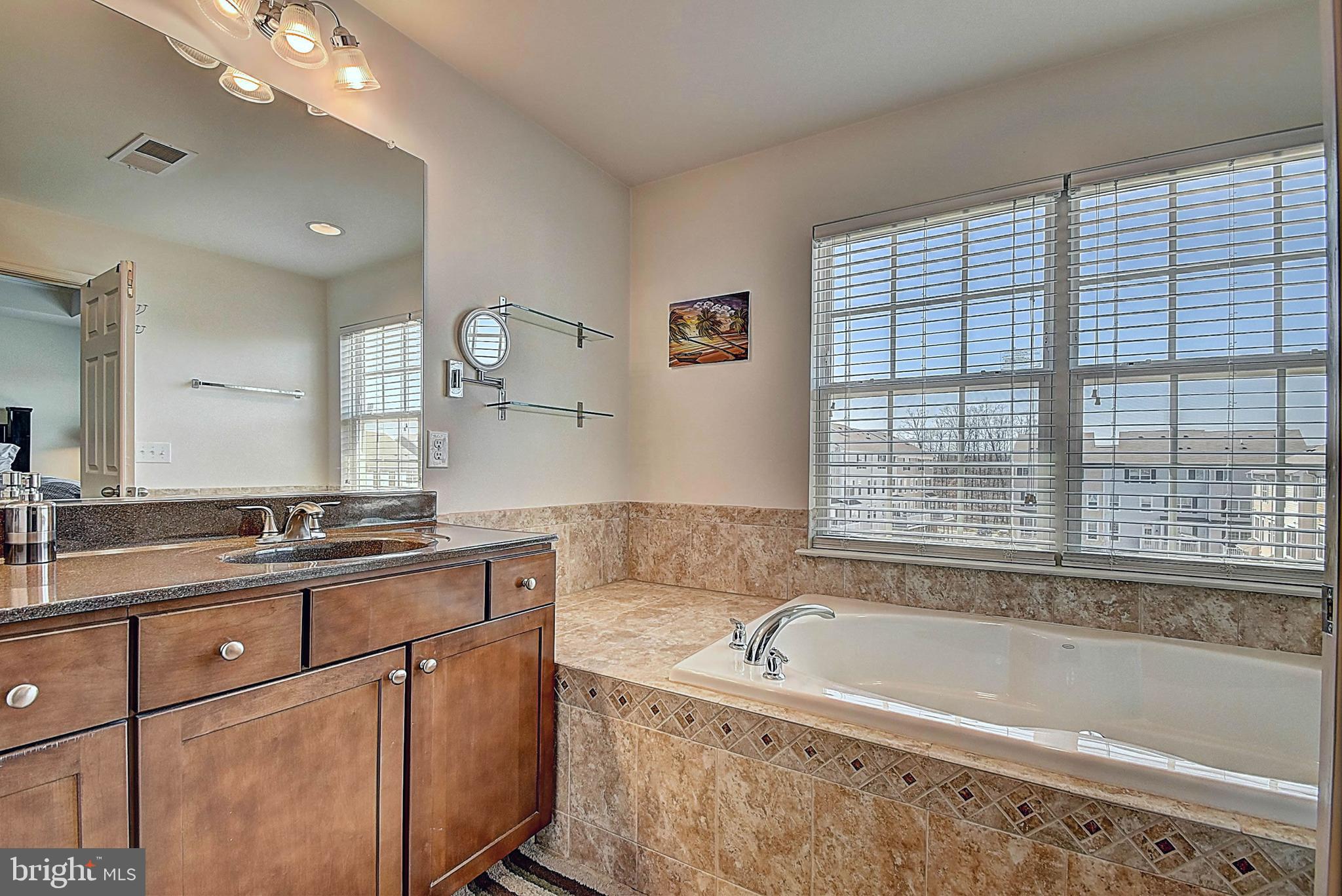 CASCADES PLACE CONDOMINIUM - Residential