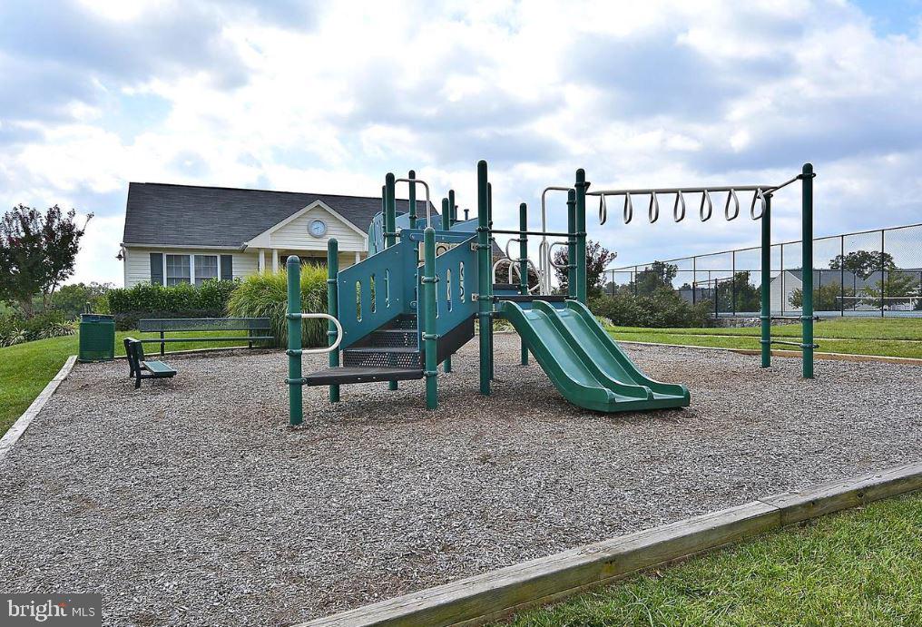 CASCADES PLACE CONDOMINIUM - Residential