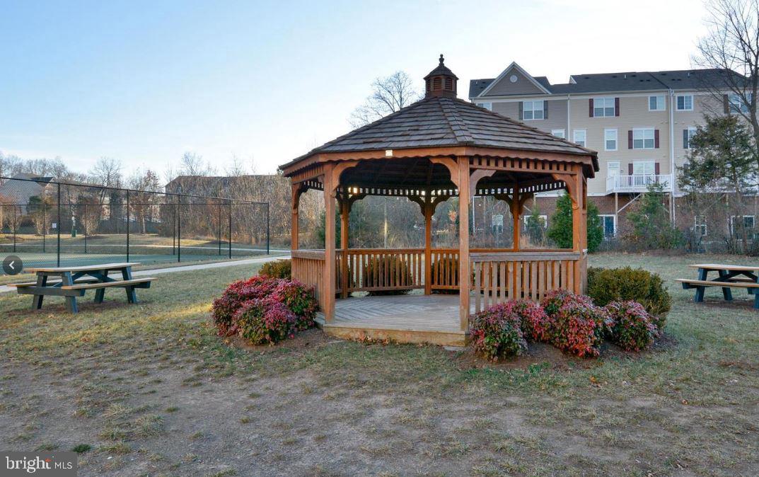 CASCADES PLACE CONDOMINIUM - Residential