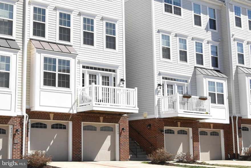 Bright and Light Filled Open townhouse style condo has it all! Hardwoods on Main Level,4 Ceiling Fans,  Privacy Master BR on Upper level with Spa Bath! Gorgeous open Kitchen for great entertaining, tons of cabinets, pantry, and more. Deck overlooks green space close to Shops , Restaurants, upcoming Metro .Great Friendly  Community with Pool, Tot-lots,  tennis, walk-paths ! Must See