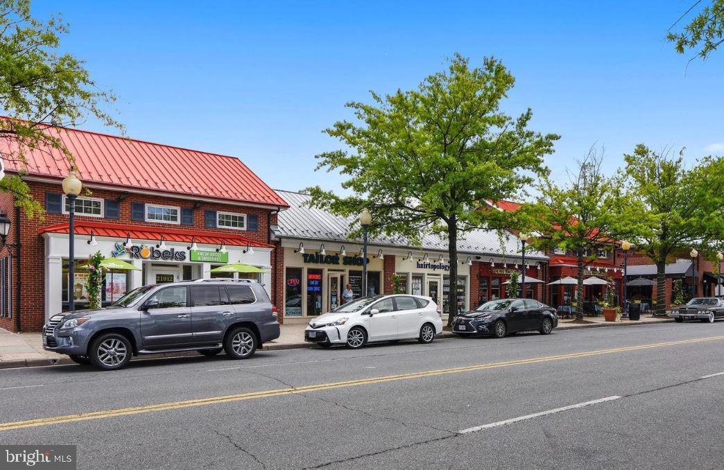 CASCADES PLACE CONDOMINIUM - Residential