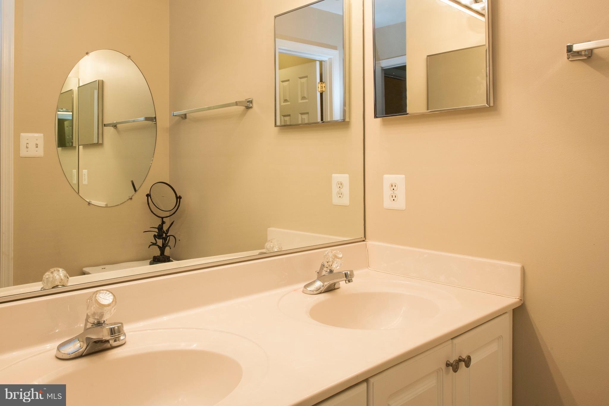 COLLEGE PARKWAY PLACE - Residential