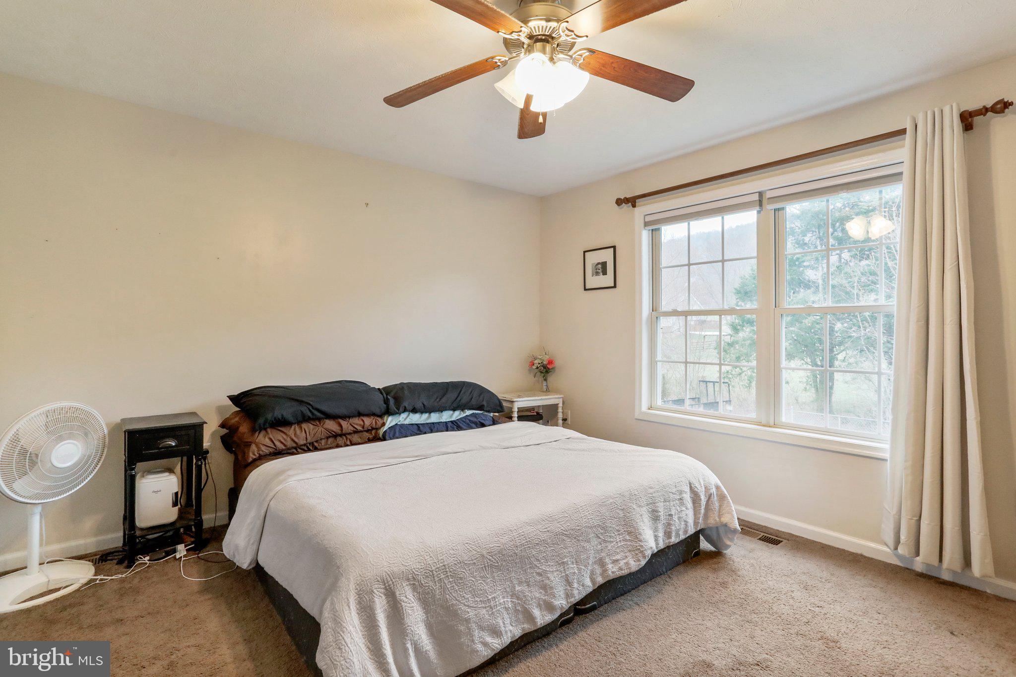 "INGLESIDE" - Residential