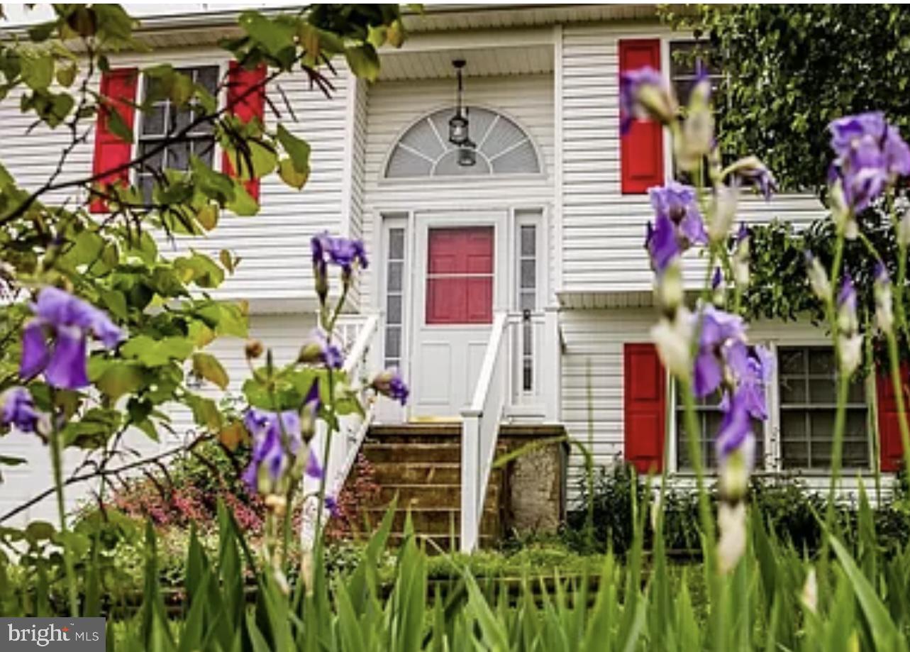 "INGLESIDE" - Residential