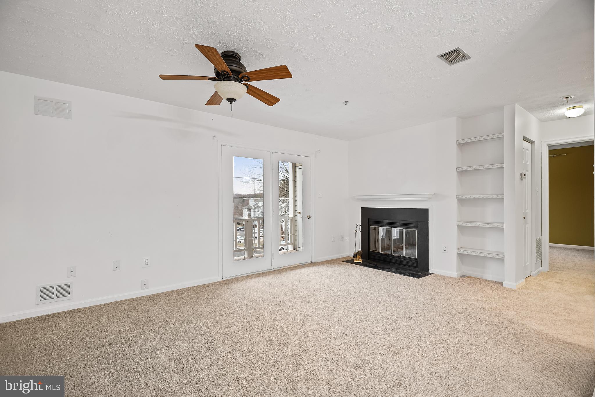 WATERS EDGE AT NORTH LAKE - Residential