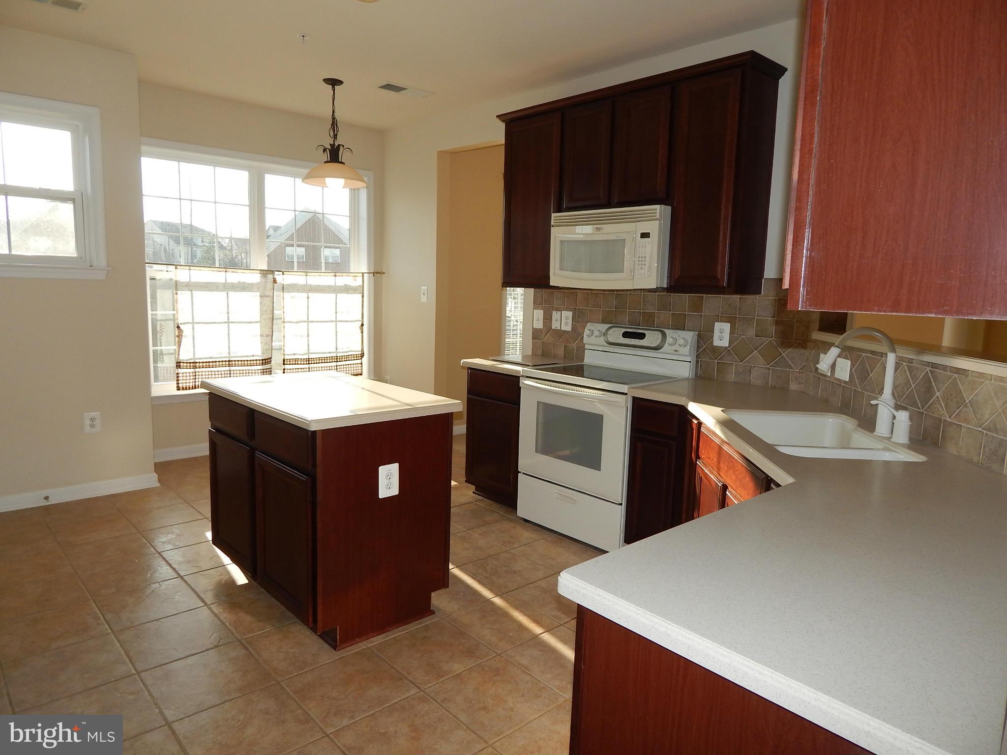 THE RESERVE CONDOMINIUMS - Residential Lease