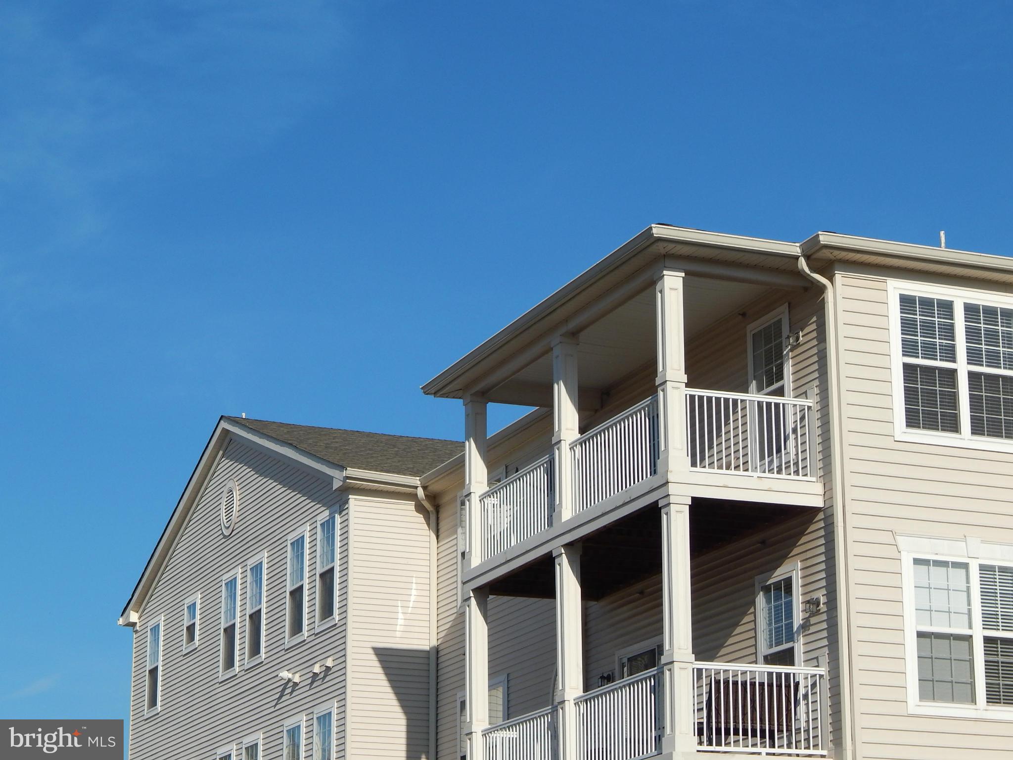 THE RESERVE CONDOMINIUMS - Residential Lease