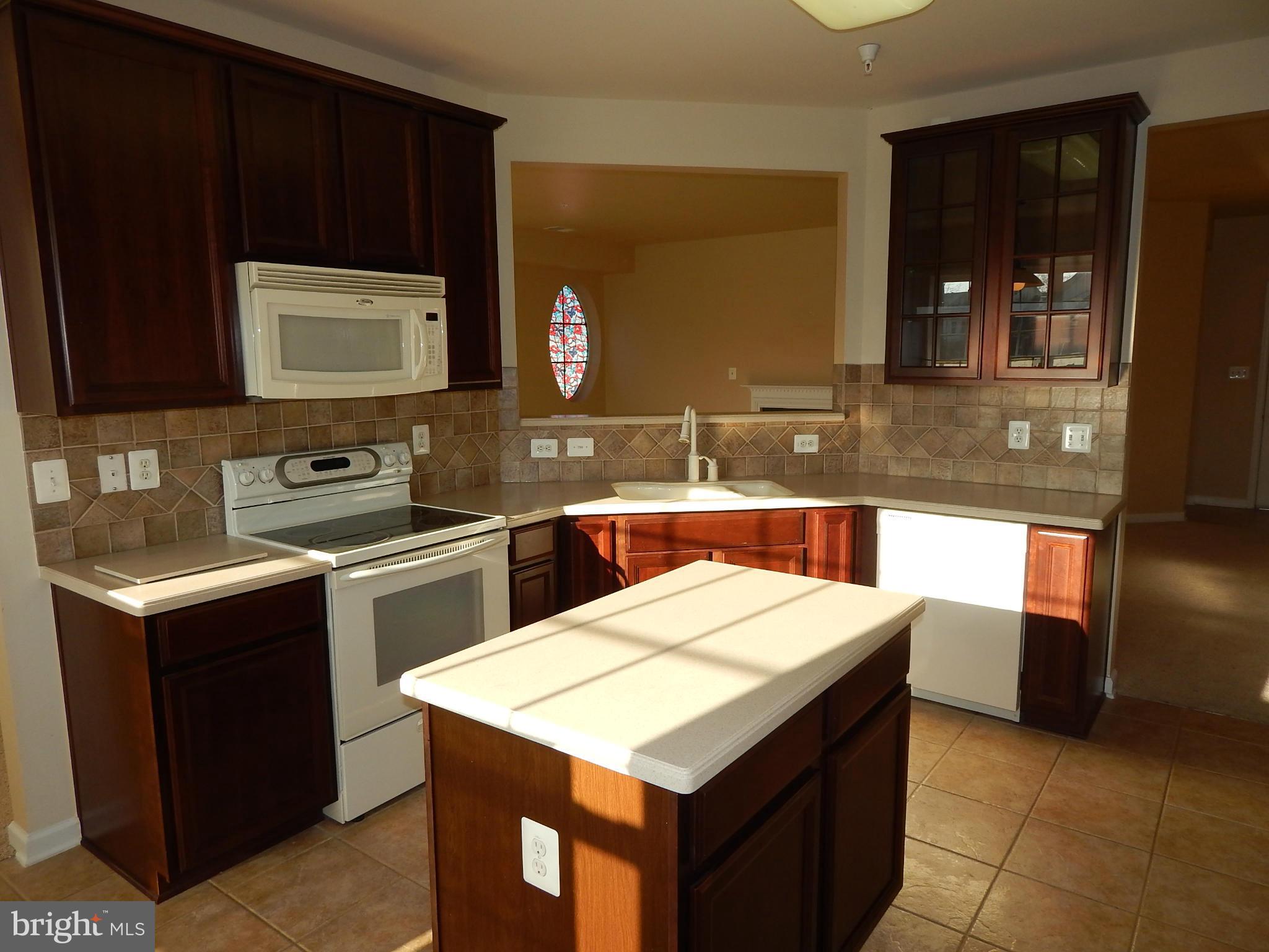 THE RESERVE CONDOMINIUMS - Residential Lease