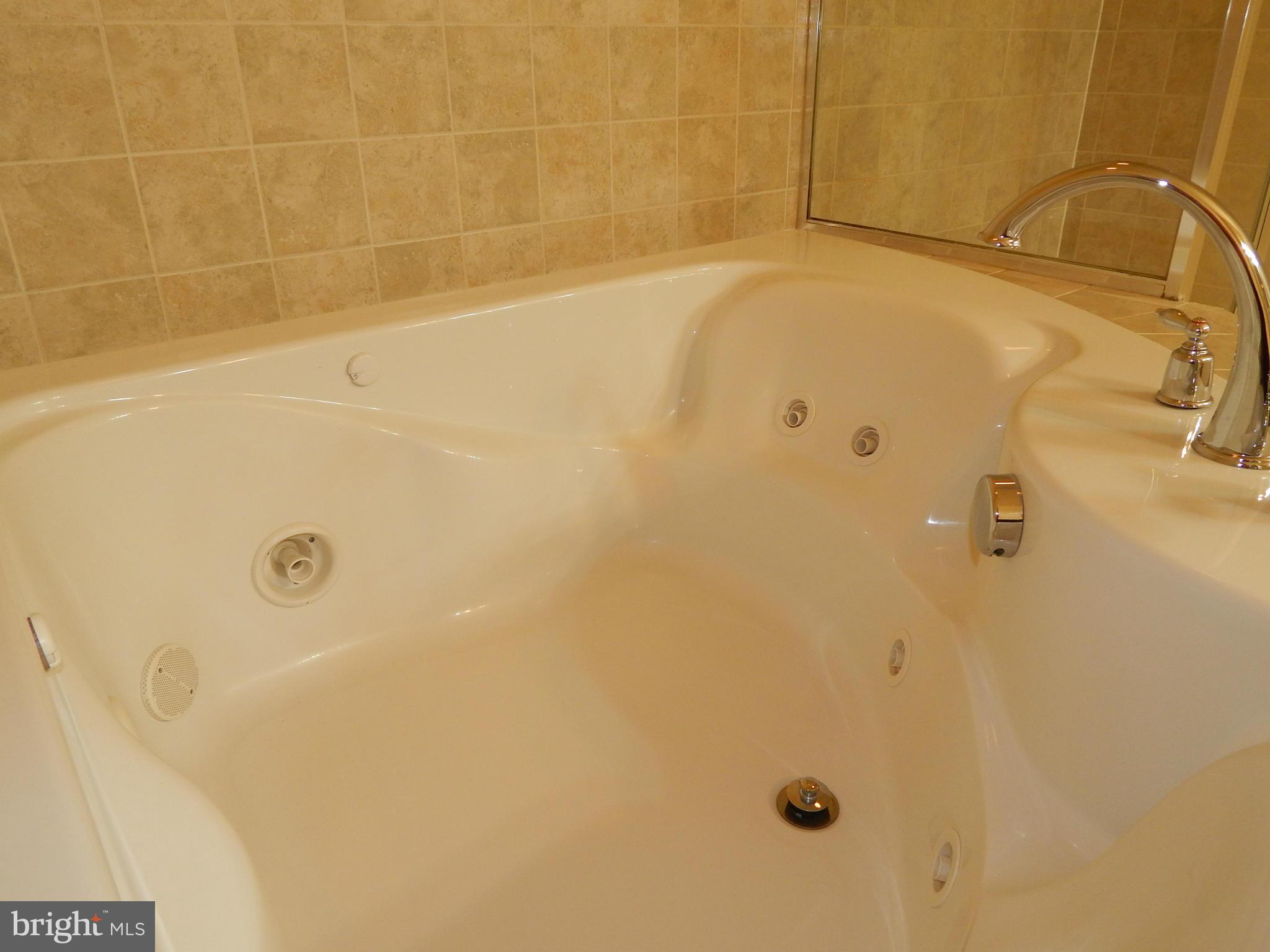 THE RESERVE CONDOMINIUMS - Residential Lease