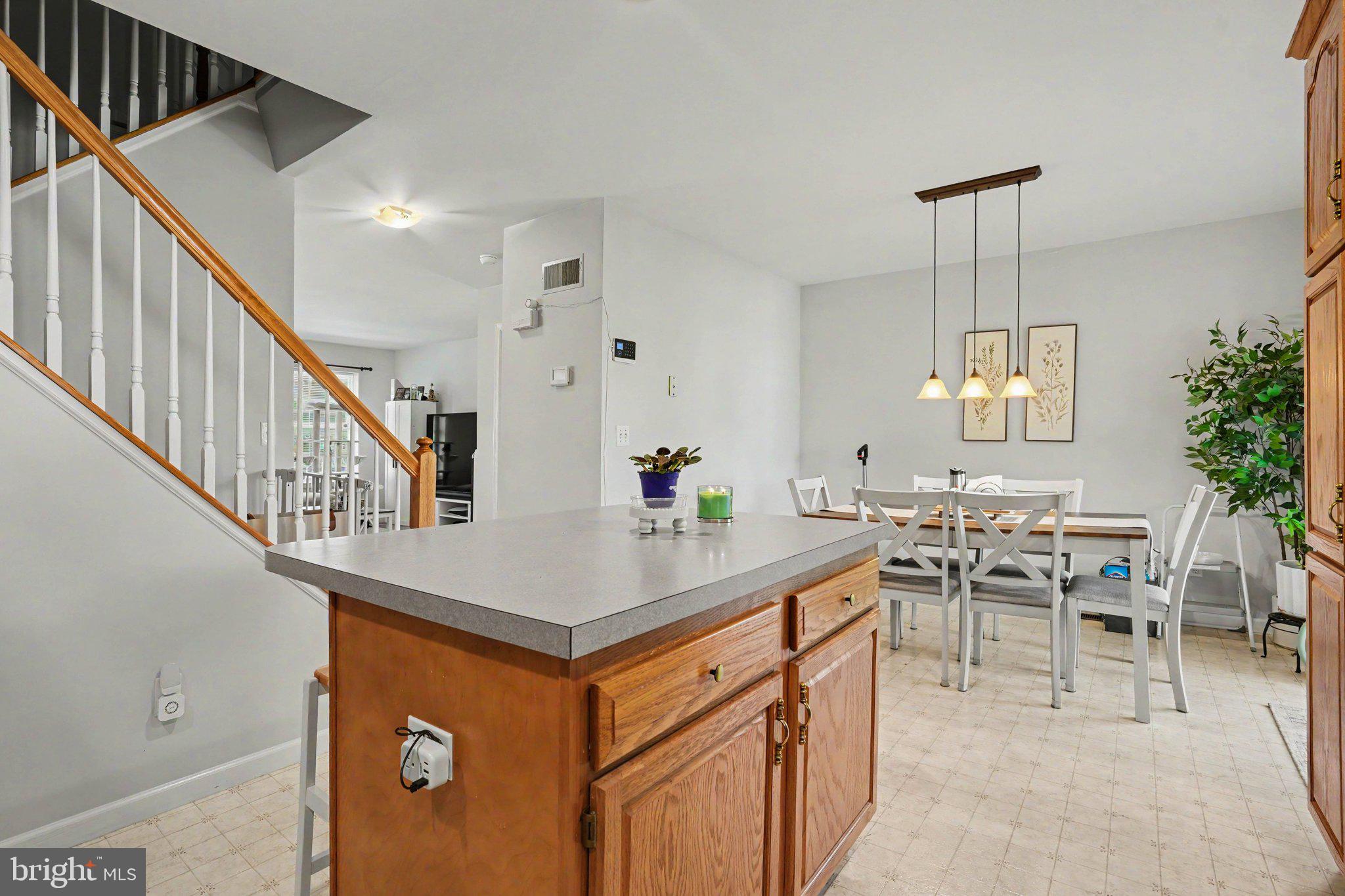 102 WOODSIDE COURT - Photo 2
