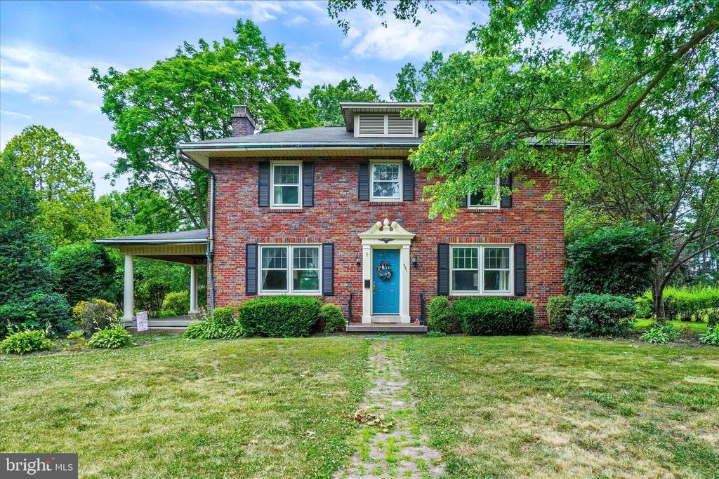 Photo of 531 E College Avenue, ELIZABETHTOWN, PA 17022 (MLS # PALA2090634)