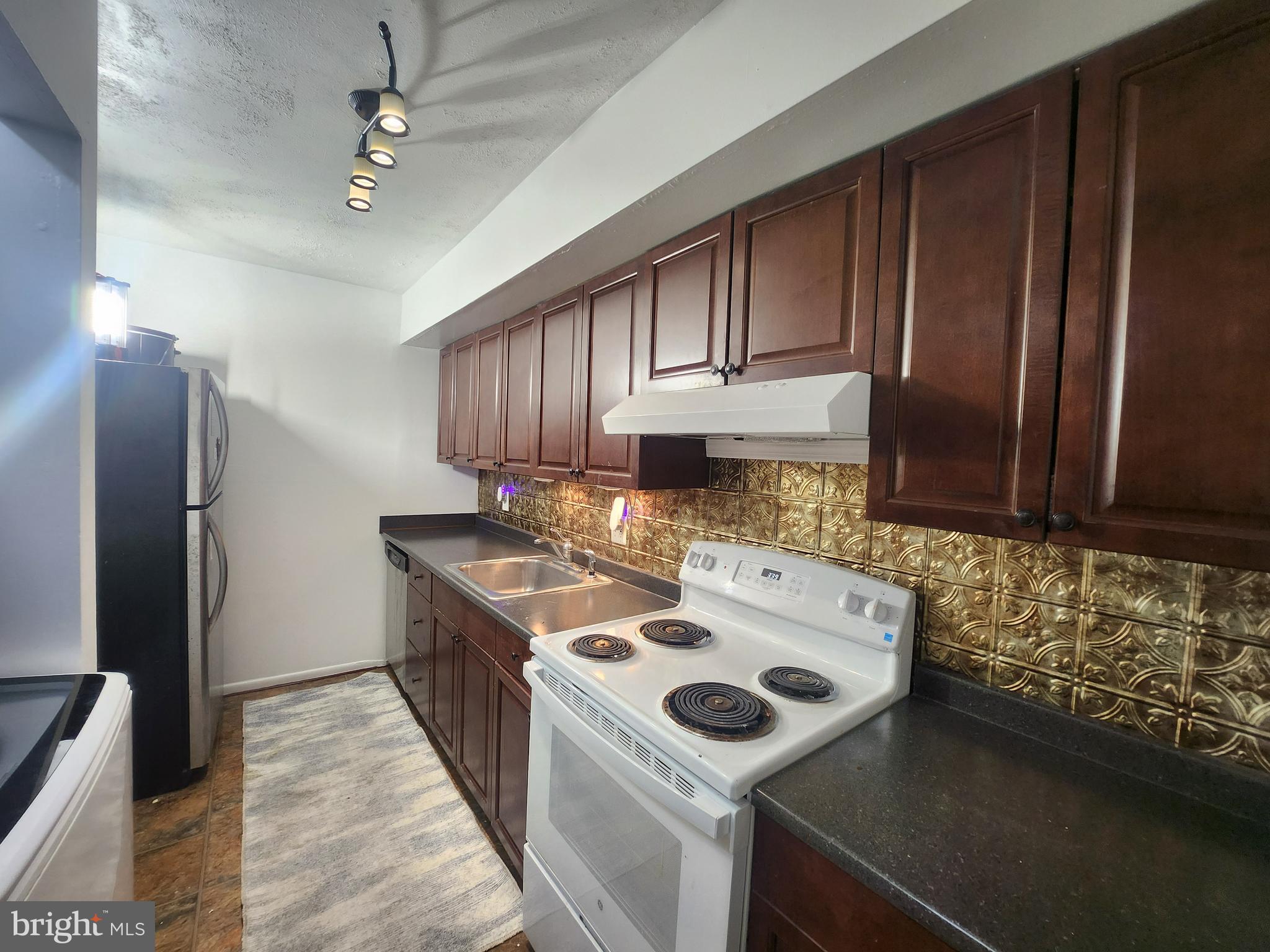 MIDDLETON PL - Residential