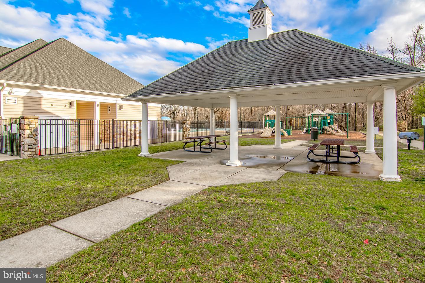 VILLAGES OF DORCHESTER - Residential Lease