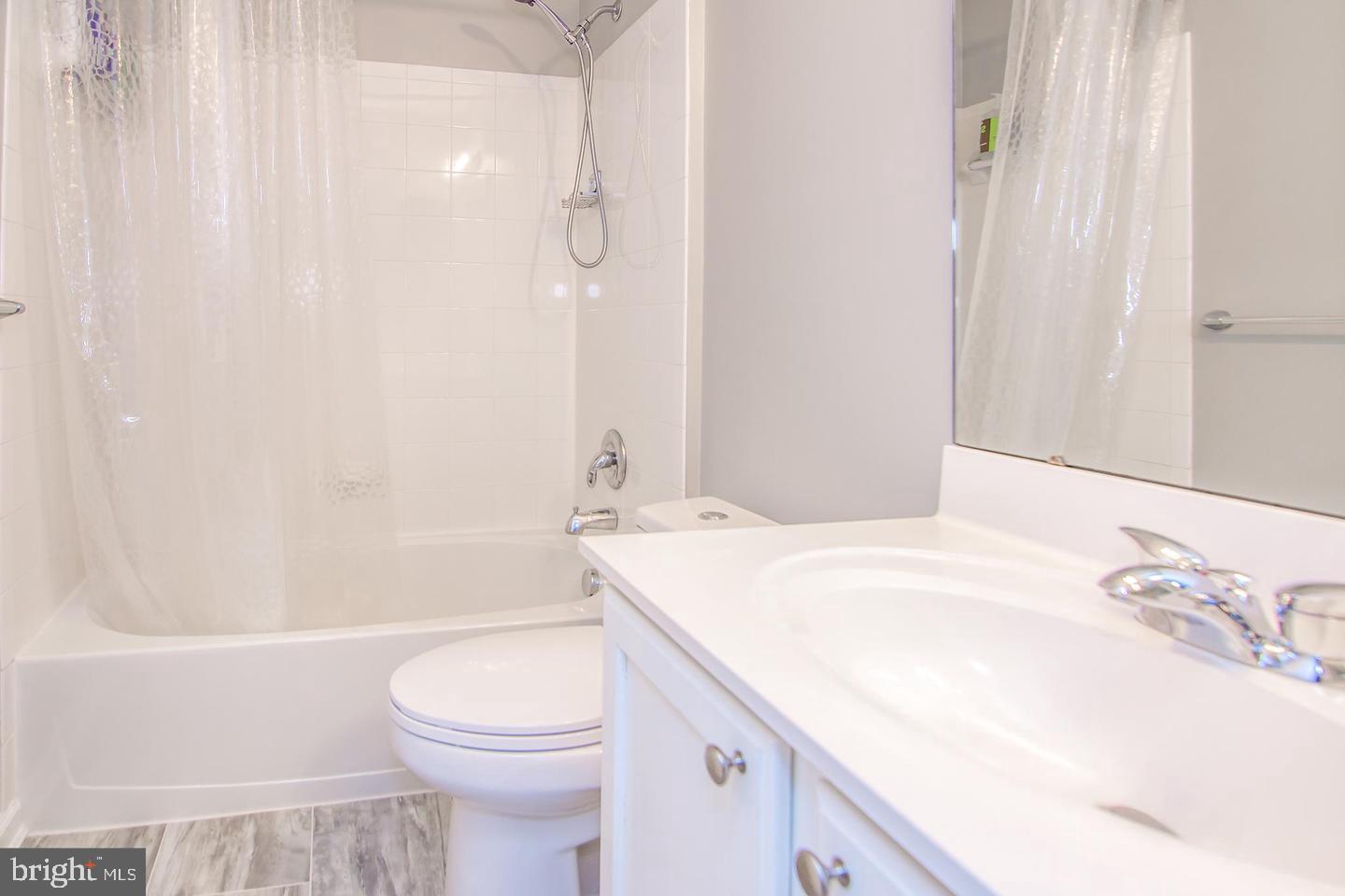 VILLAGES OF DORCHESTER - Residential Lease