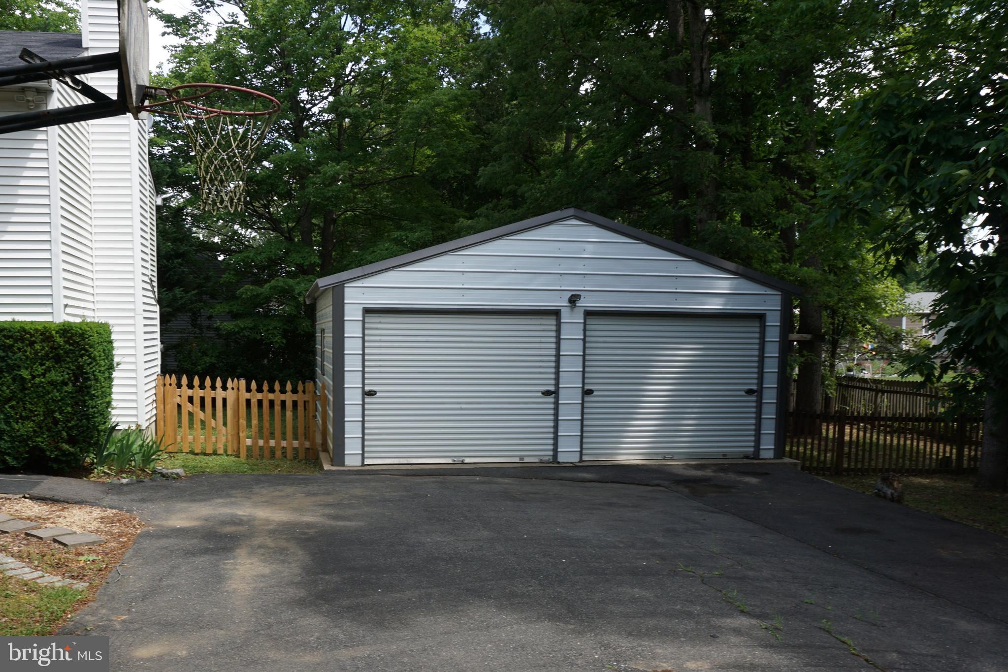 VISTA WOODS - Residential Lease