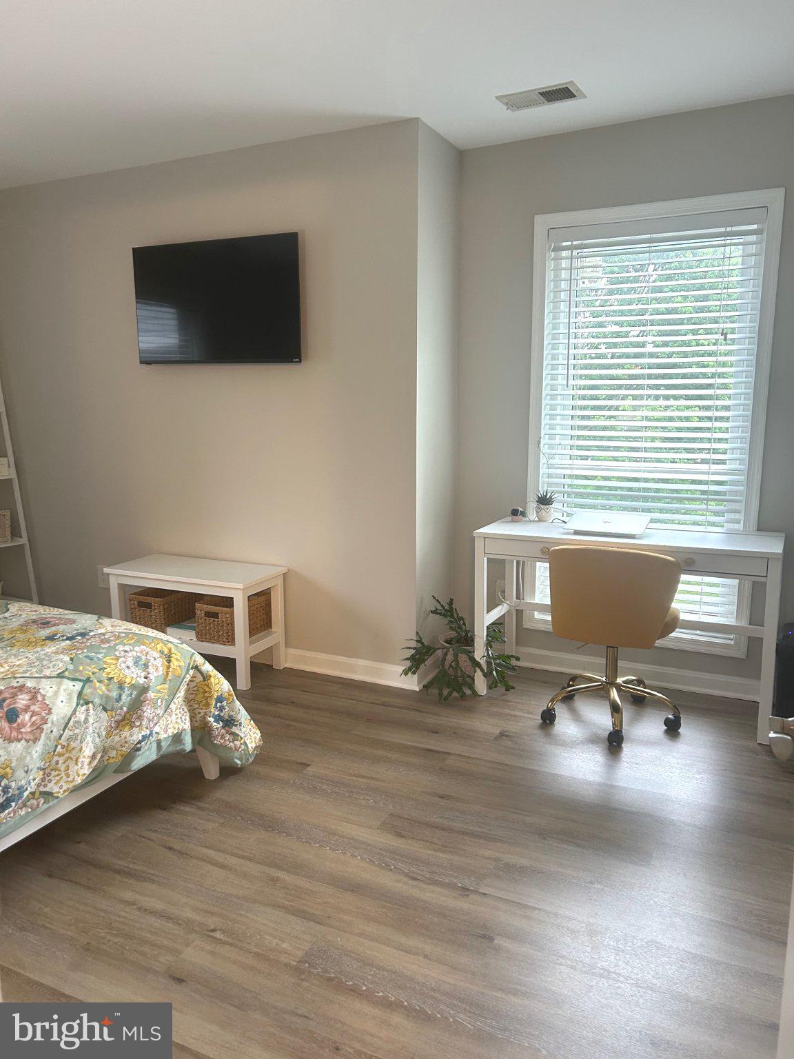FOUR WINDS AT OAKTON - Residential