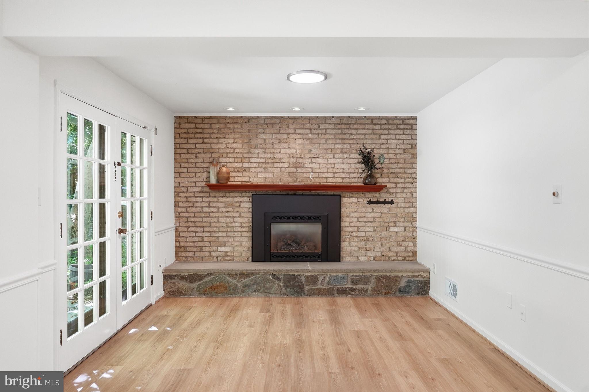 BURNING TREE ESTATES - Residential