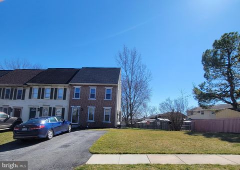 Photo of 424 HILLSIDE AVE, ELIZABETHTOWN, PA 17022 (MLS # PALA2031852)