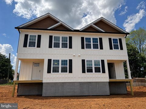 Townhouse For Sale - 227 Mosby Lane<br/> FRONT ROYAL, VA 22630