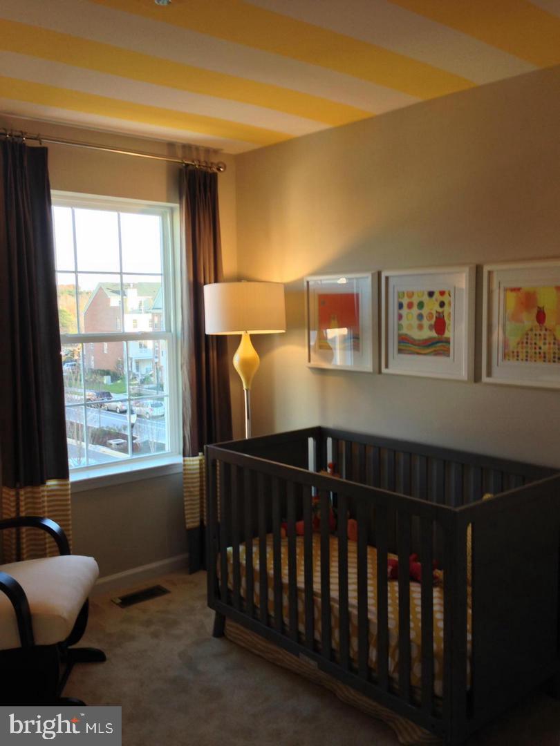 OXFORD SQUARE - Residential Lease