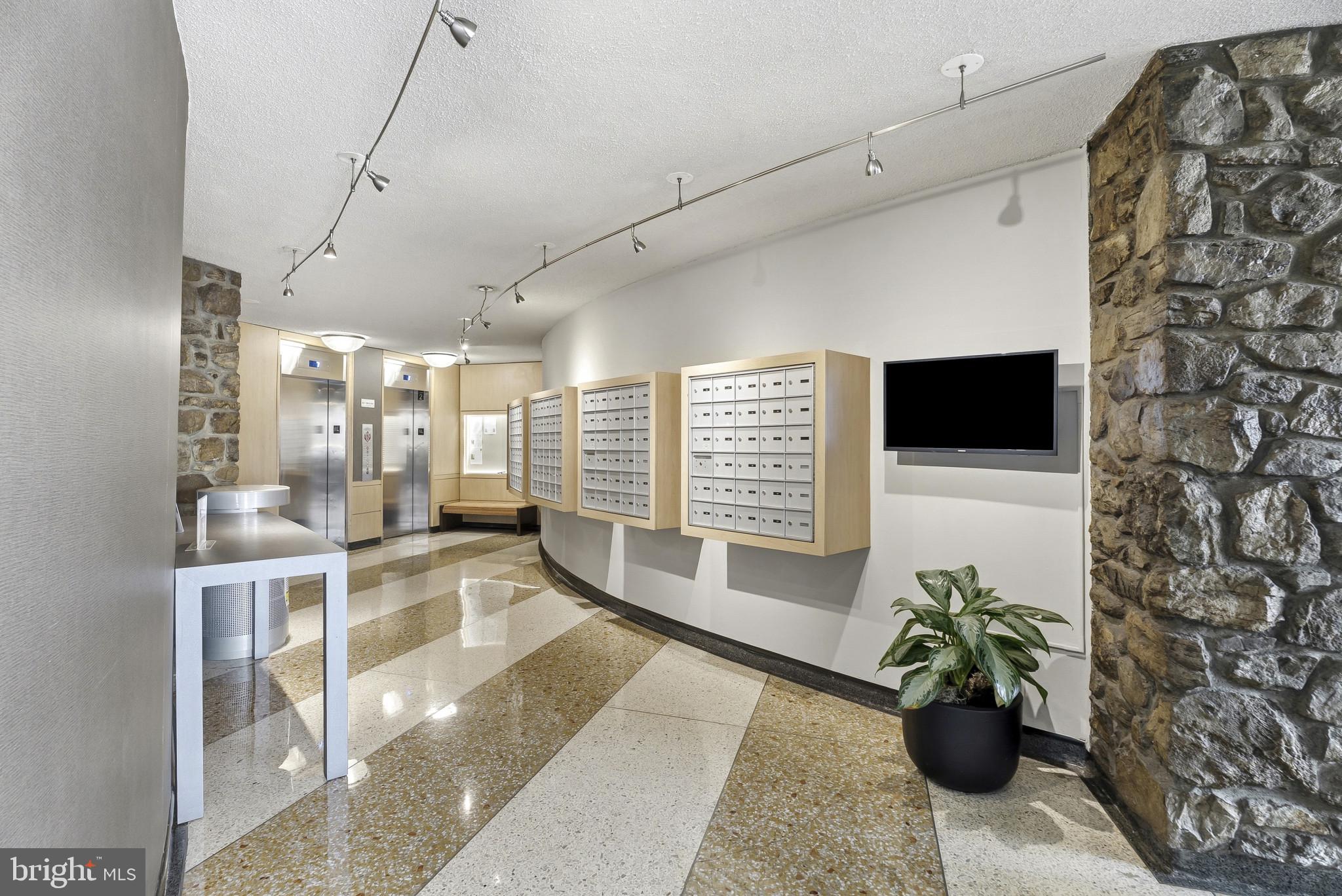 4242 E WEST HIGHWAY 506