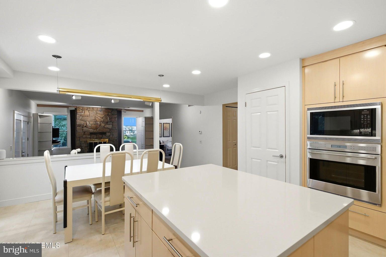 795 FOOTHILL COURT