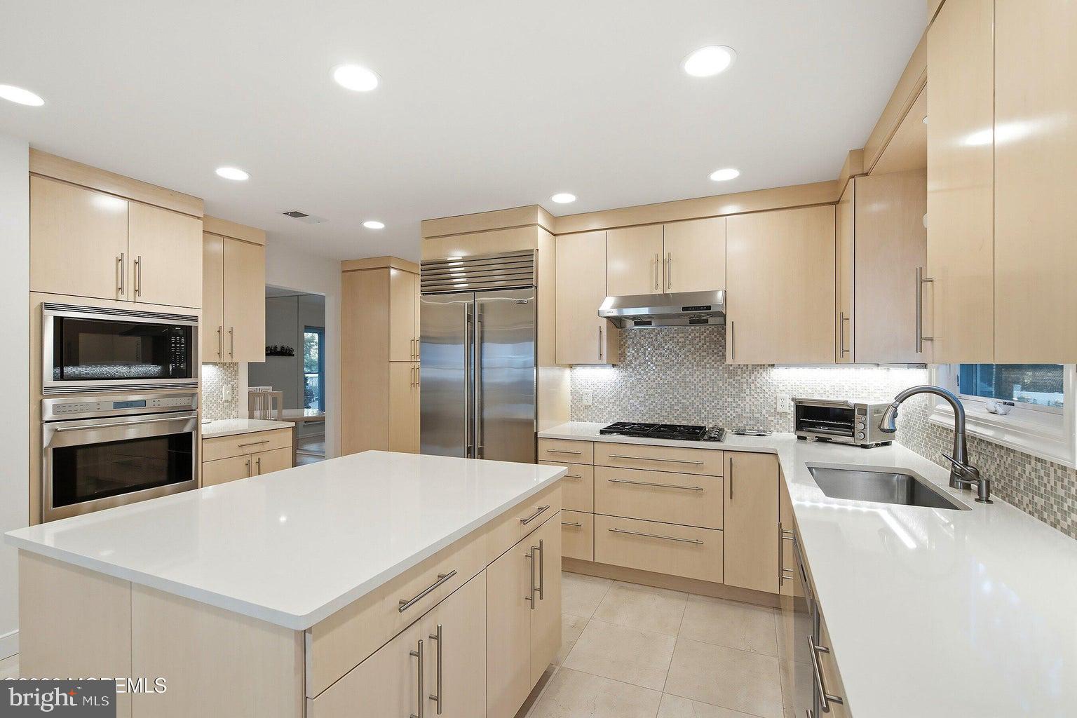 795 FOOTHILL COURT