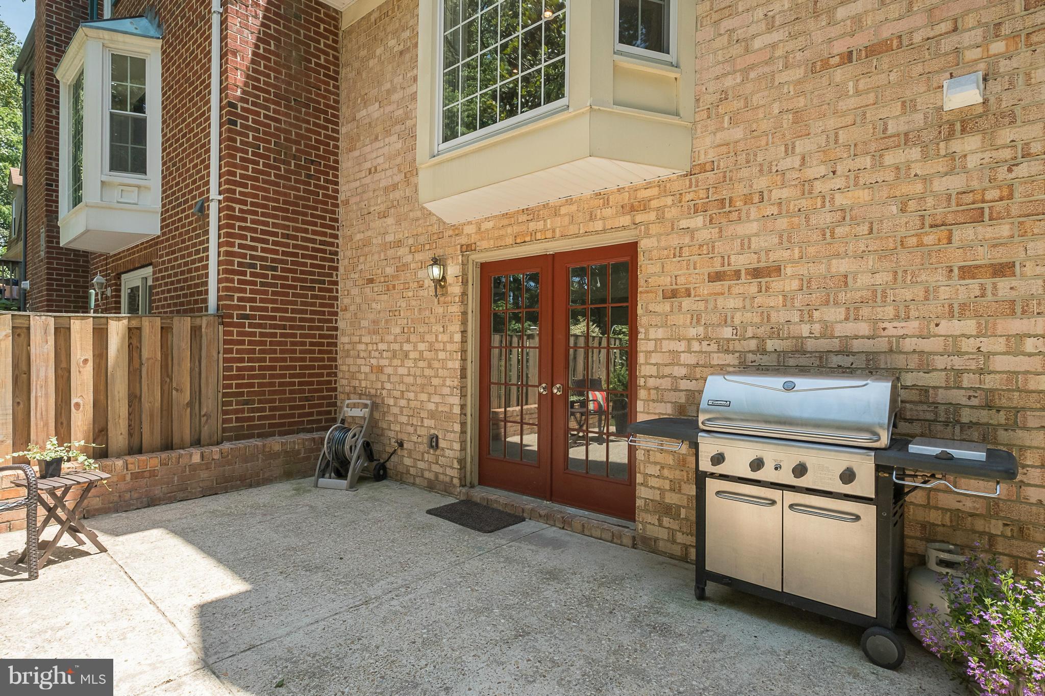 BAY HILLS - Residential