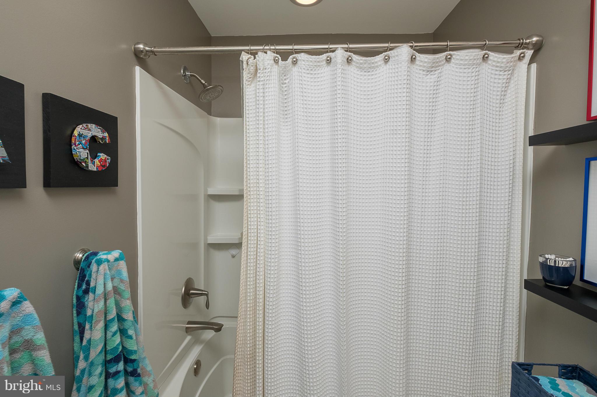 BAY HILLS - Residential