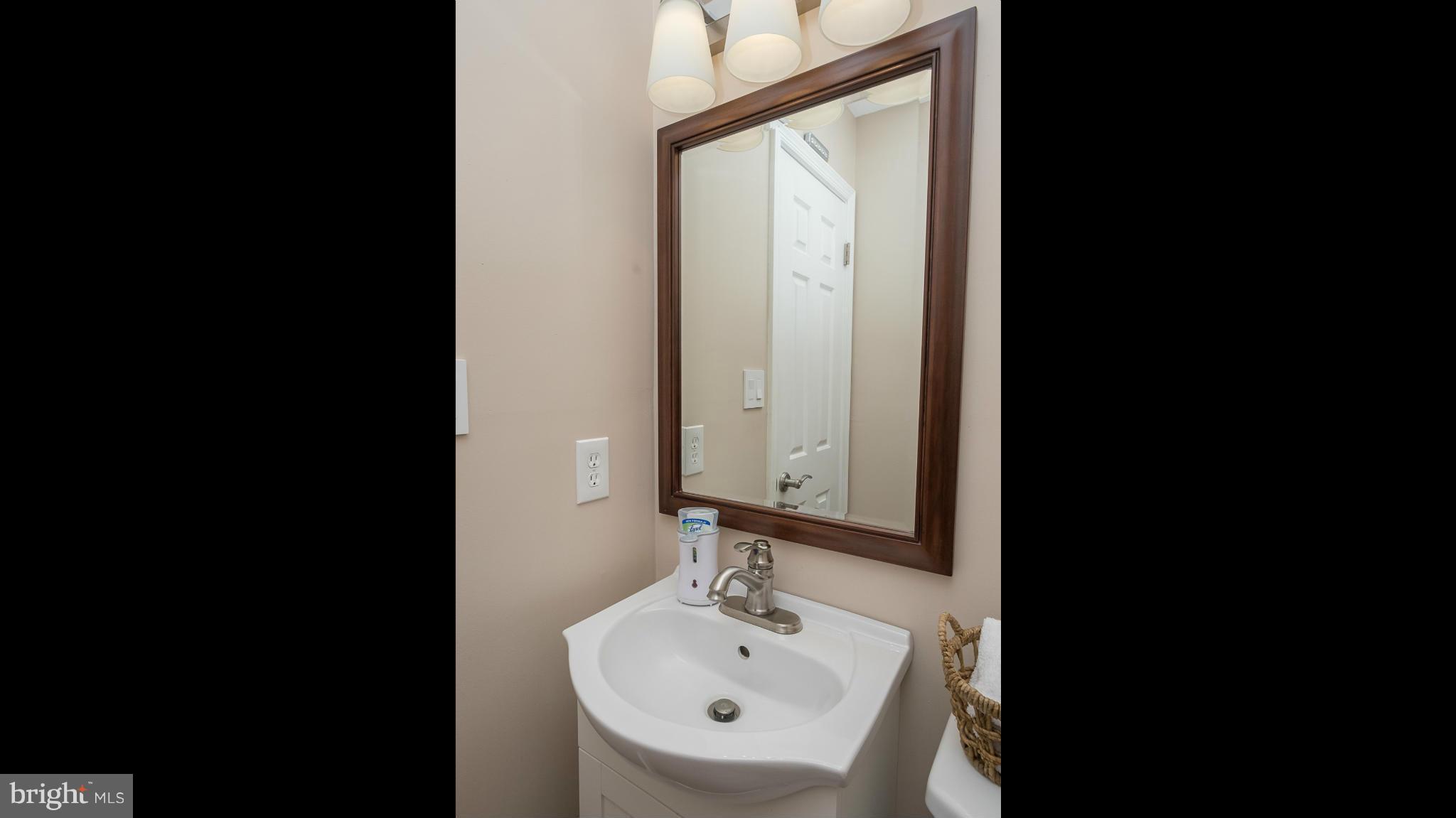 BAY HILLS - Residential