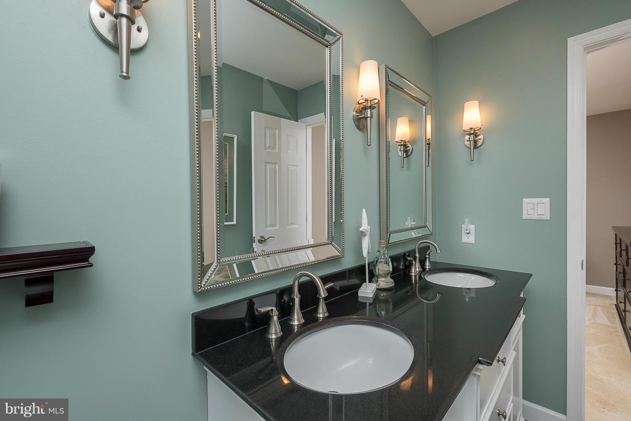 BAY HILLS - Residential