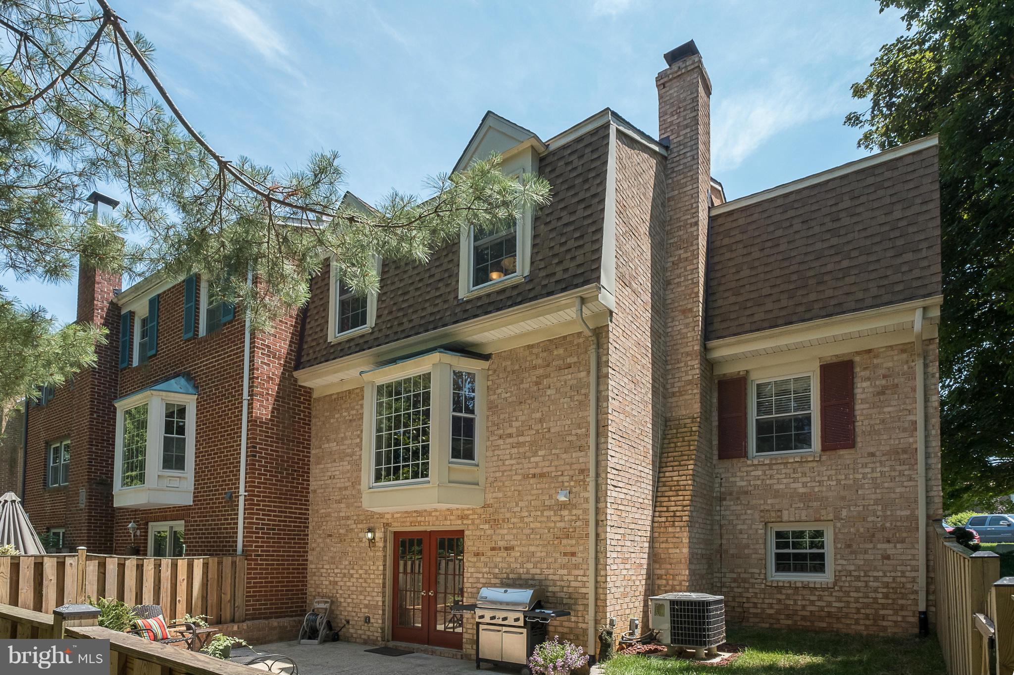 BAY HILLS - Residential